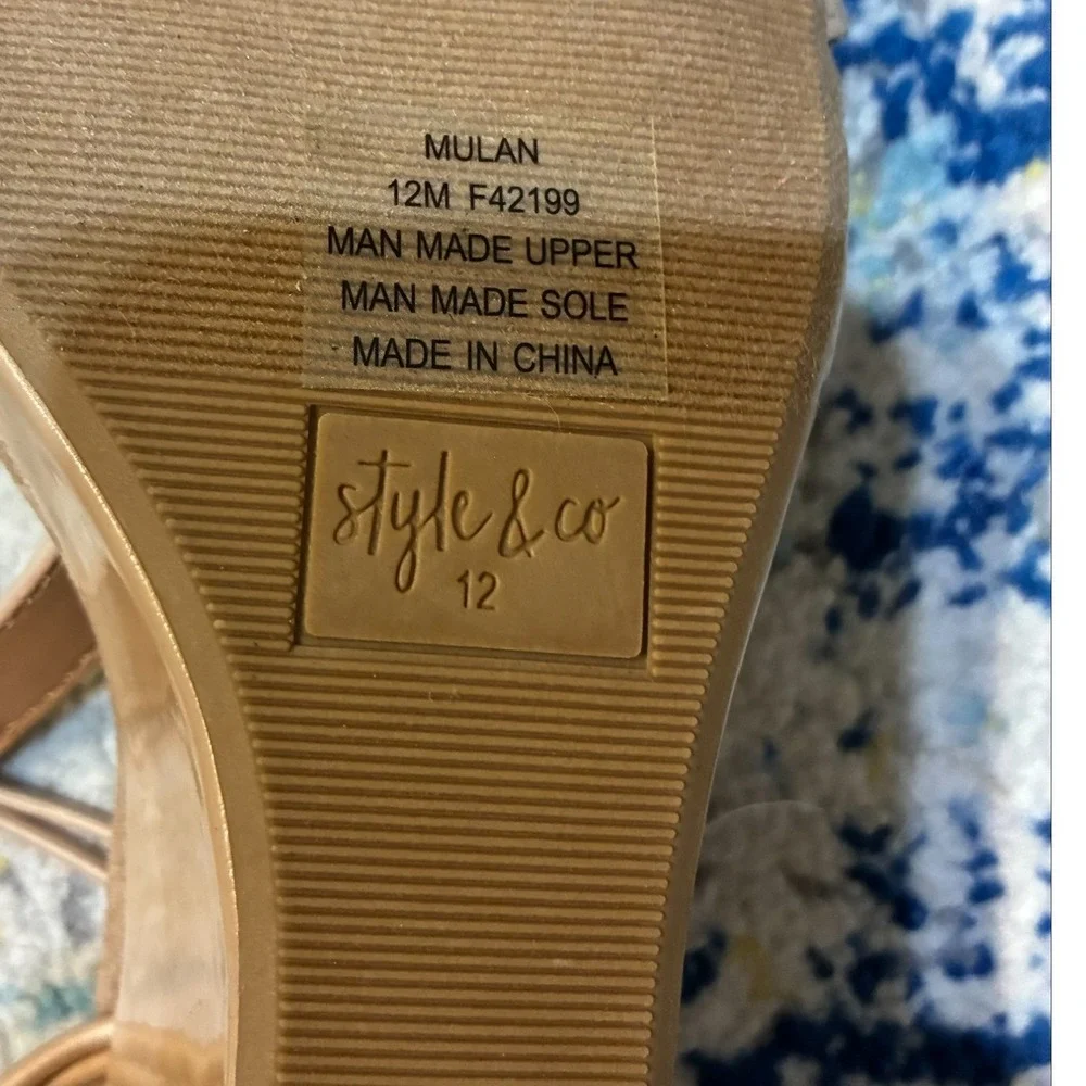 Style & Co Mulan Nude Patent‎ T-Strap Wedge Sandals Womens 12M F42199 Beige